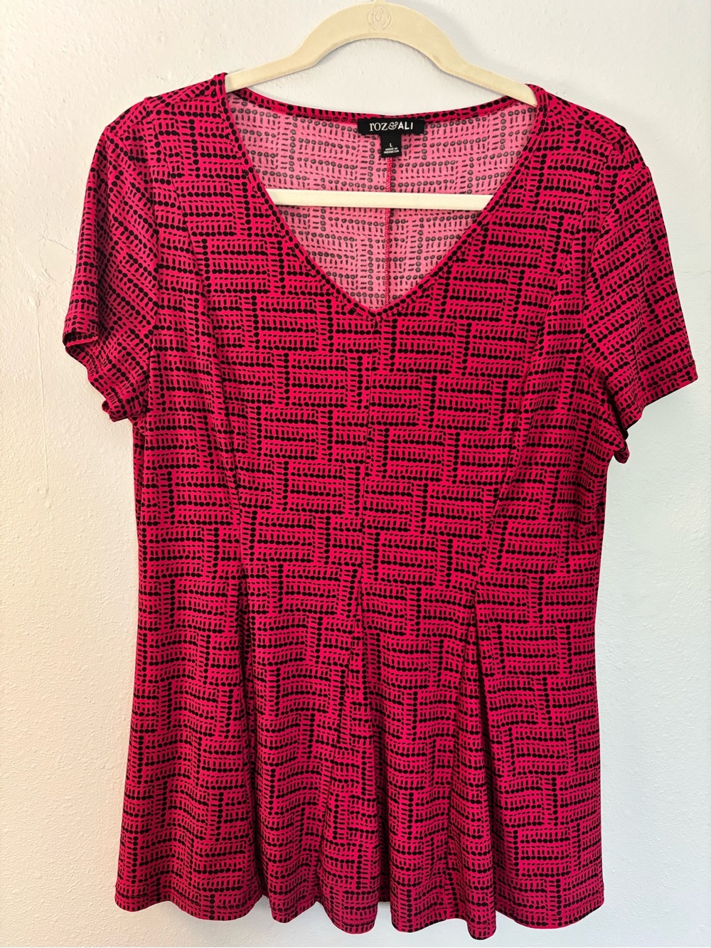 Roz & Ali Pink and Black V-Neck Short Sleeve Blouse